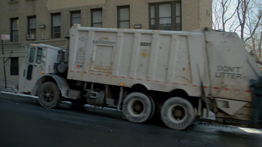 Mack LE 613 Sanitation Truck