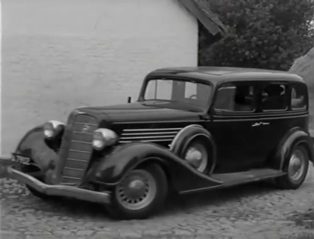 1934 Buick Series 60 Sedan [67]