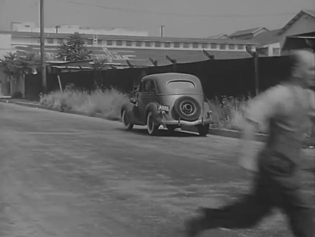 1935 Ford V8 De Luxe Fordor Sedan [48]